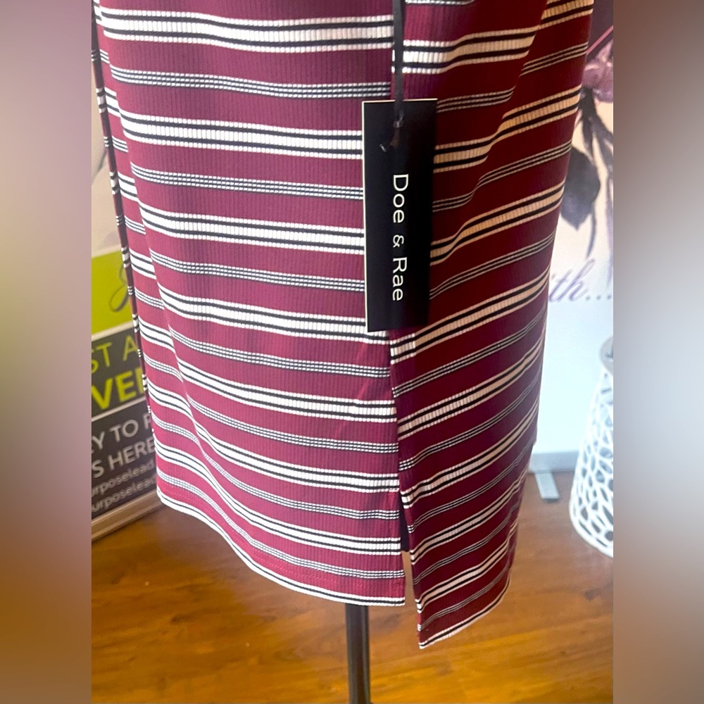 🌺(65) Ribbed Tank~Burgundy - Picture 4 of 5
